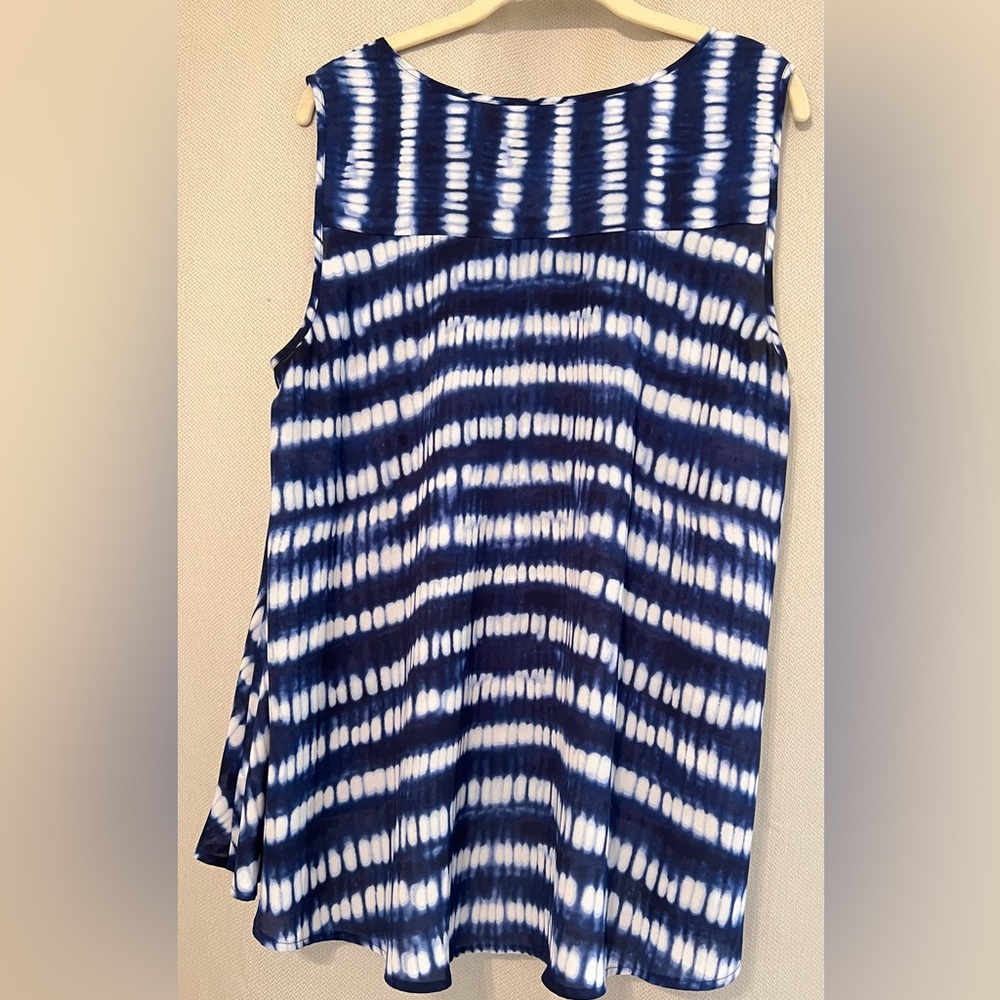 Flowy button down tank. - Picture 2 of 3